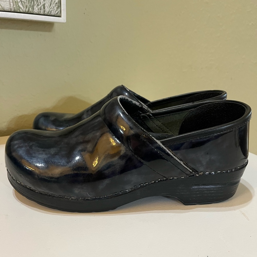 Dansko Clogs Slip Resistant Wipeable Work Comfort… - image 6